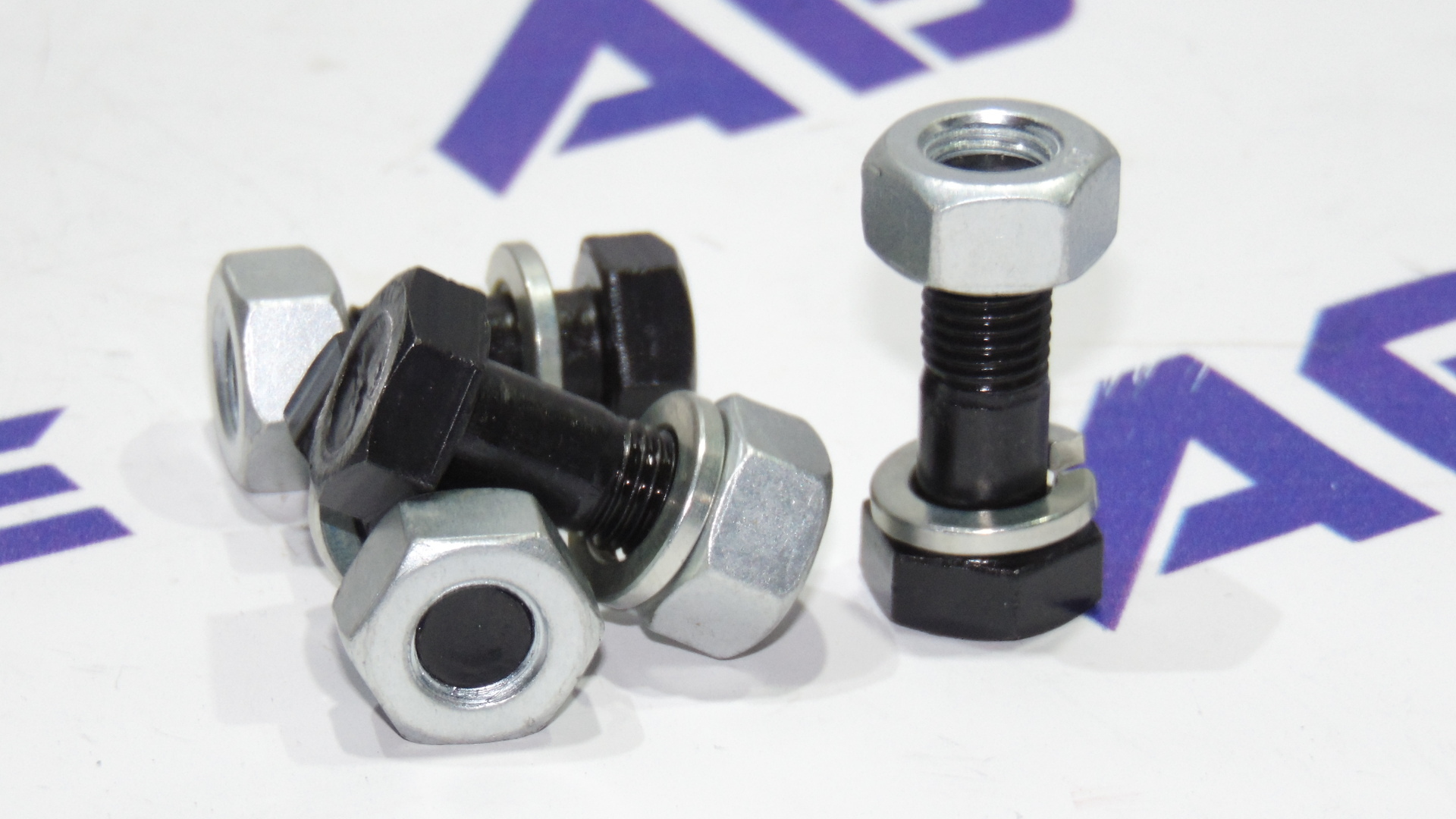 Шайба вращающаяся. Гайка под звездочку. Гайк комплект. Гайк комплект. Комплект крепежа в00005713.