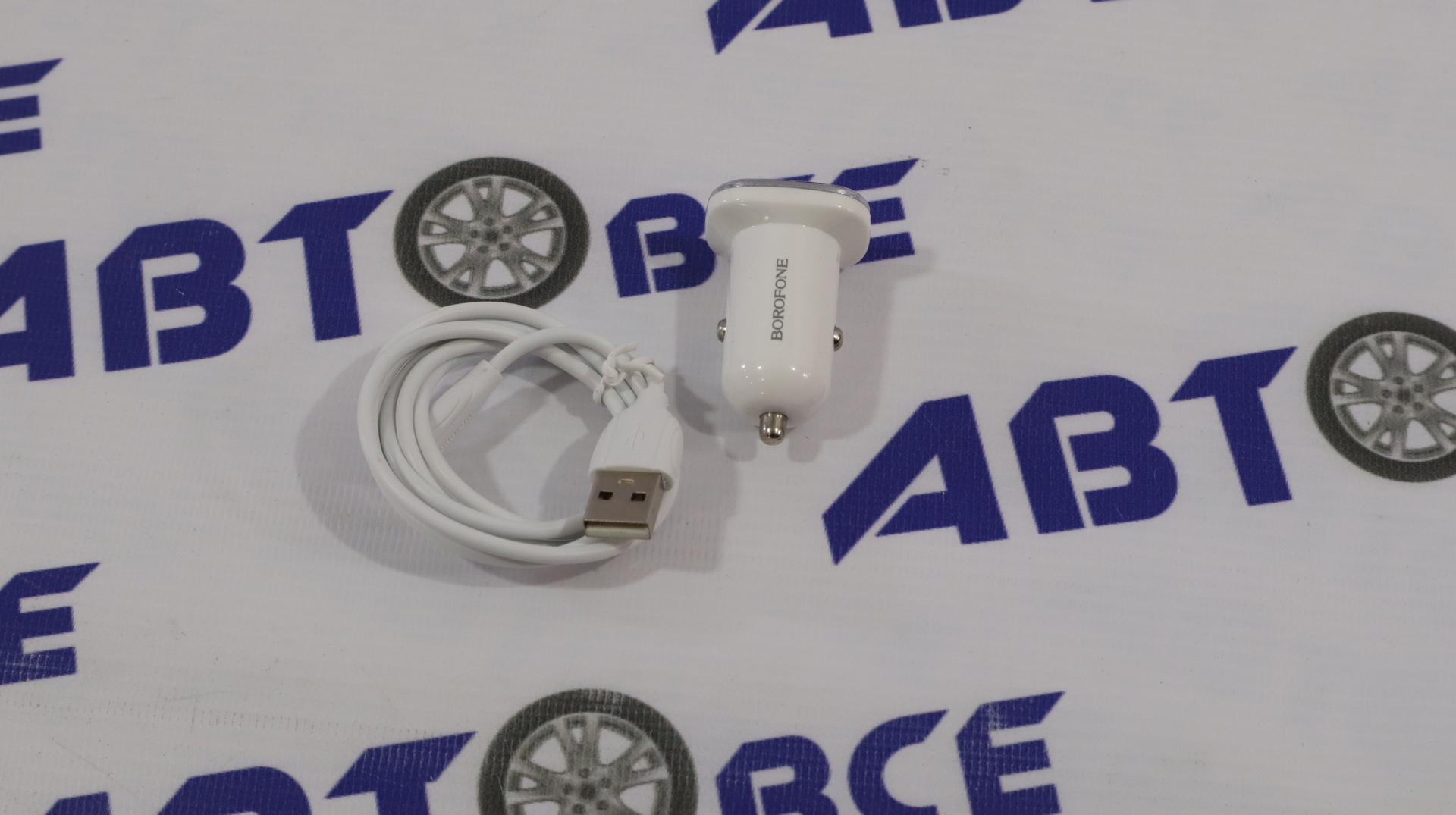 Зарядное устройство в прикуриватель АЗУ (зарядка для телефона) 2USB вход 2.4A белая (c кабелем MICRO USB) BOROFON