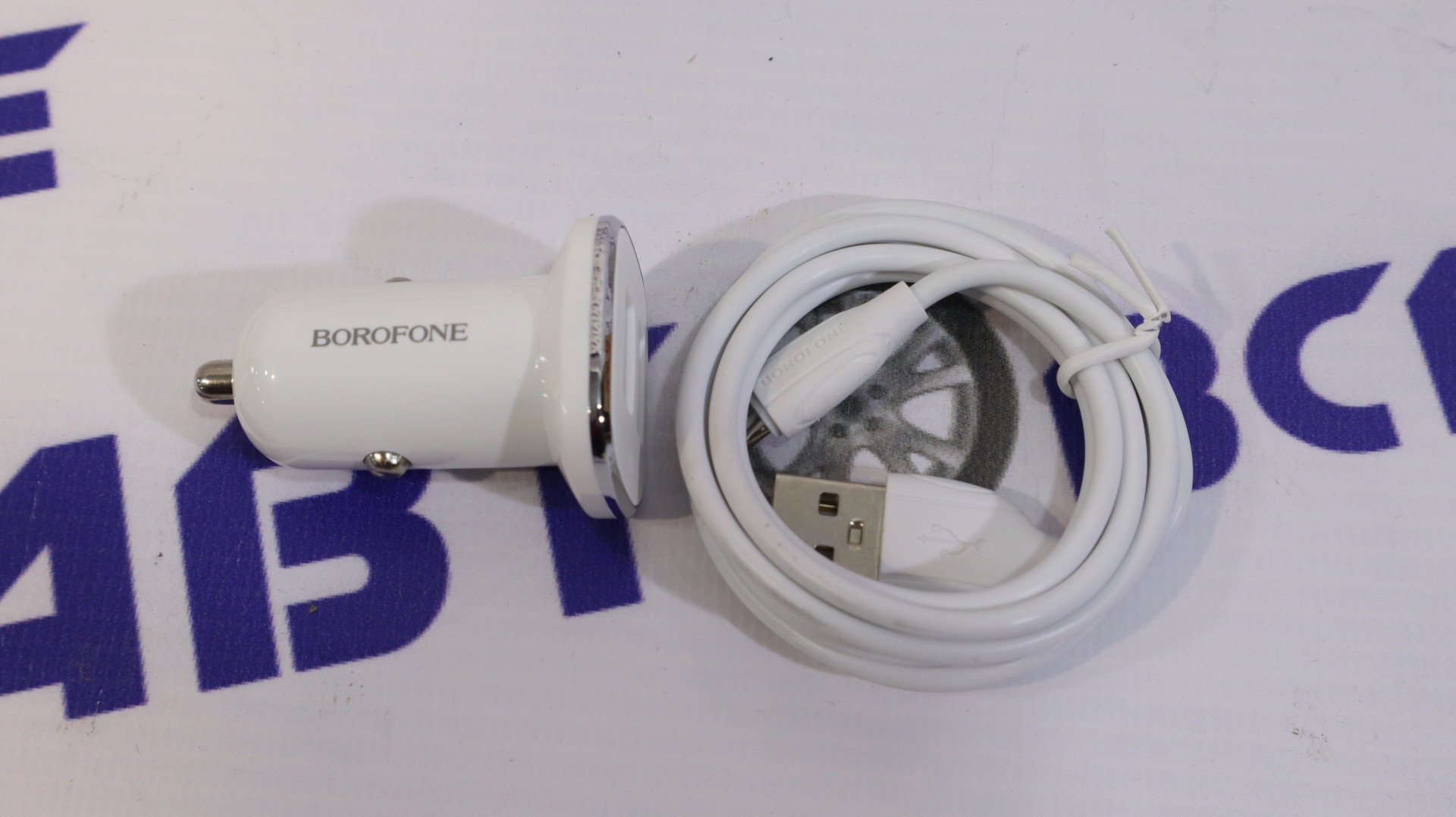 Зарядное устройство в прикуриватель АЗУ (зарядка для телефона) 2USB вход 2.4A белая (с кабелем TYPE-C ) BZ12-TYPE-C BOROFONE