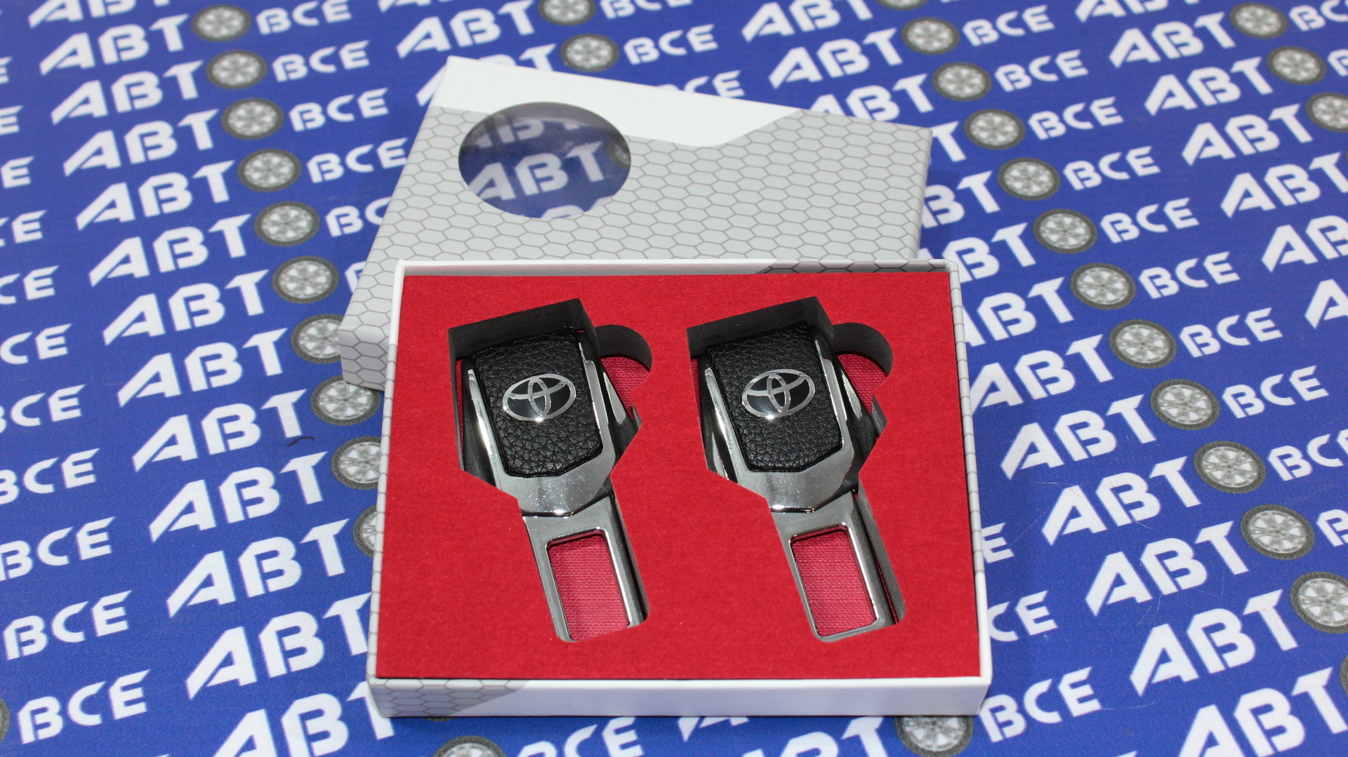 Заглушка ремня безопасности (металл + кожа) (комплект 2шт) с логотипом Toyota