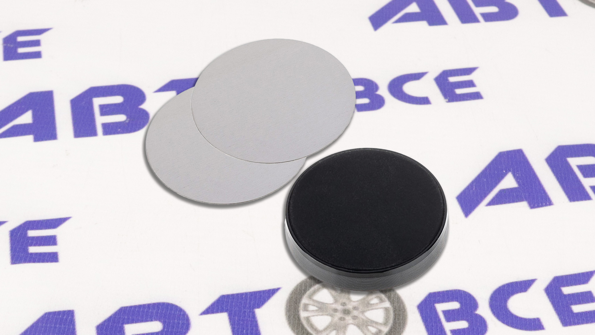 Держатель телефона на панель магнитный