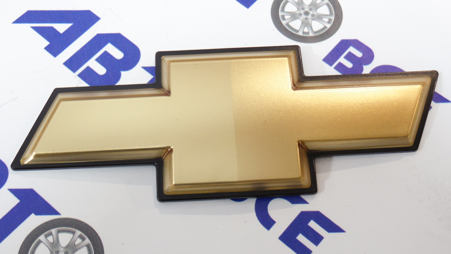 Эмблема решетки Epica (крест) GM