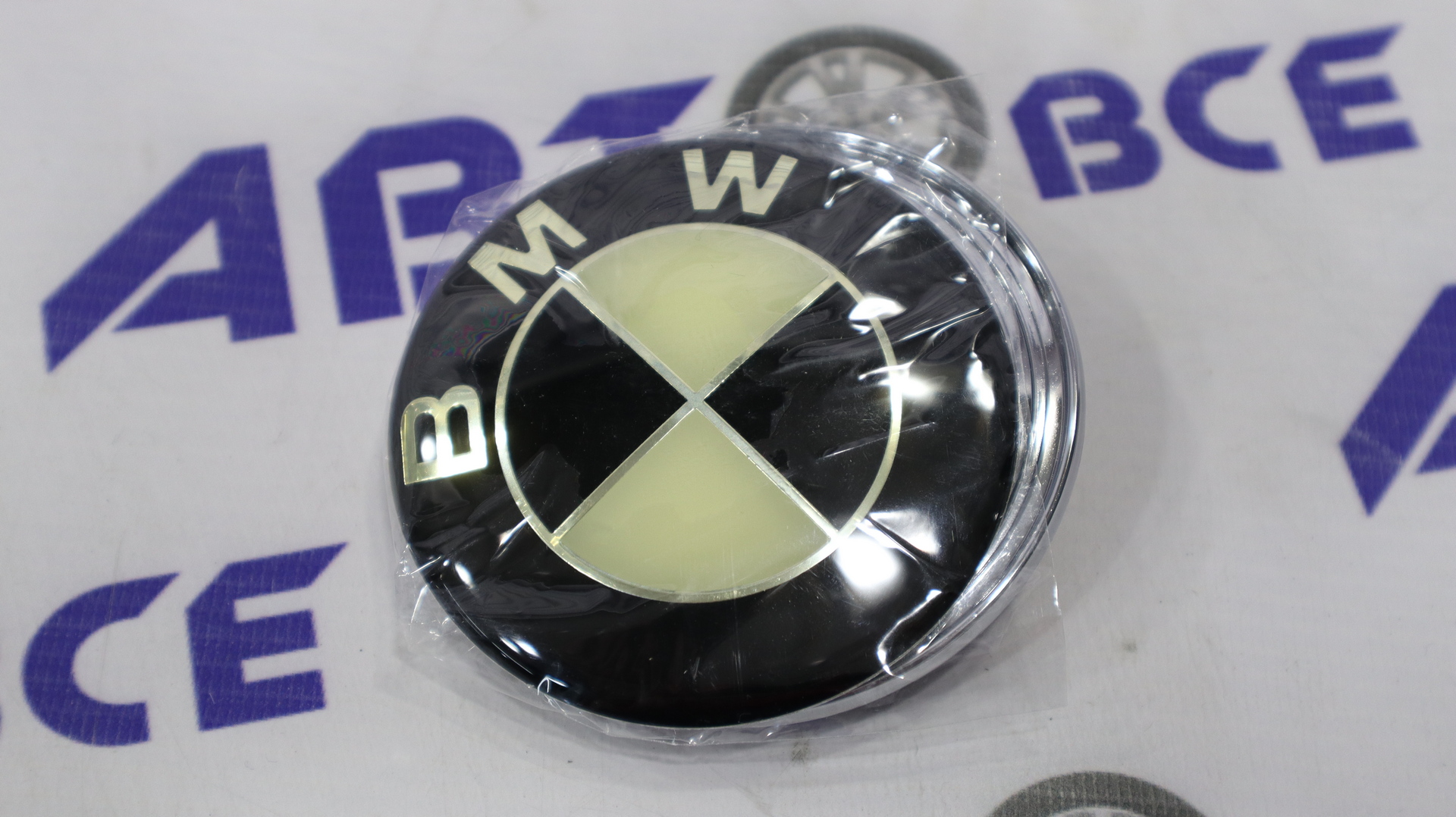 Эмблема BMW (черно-белая) Самара