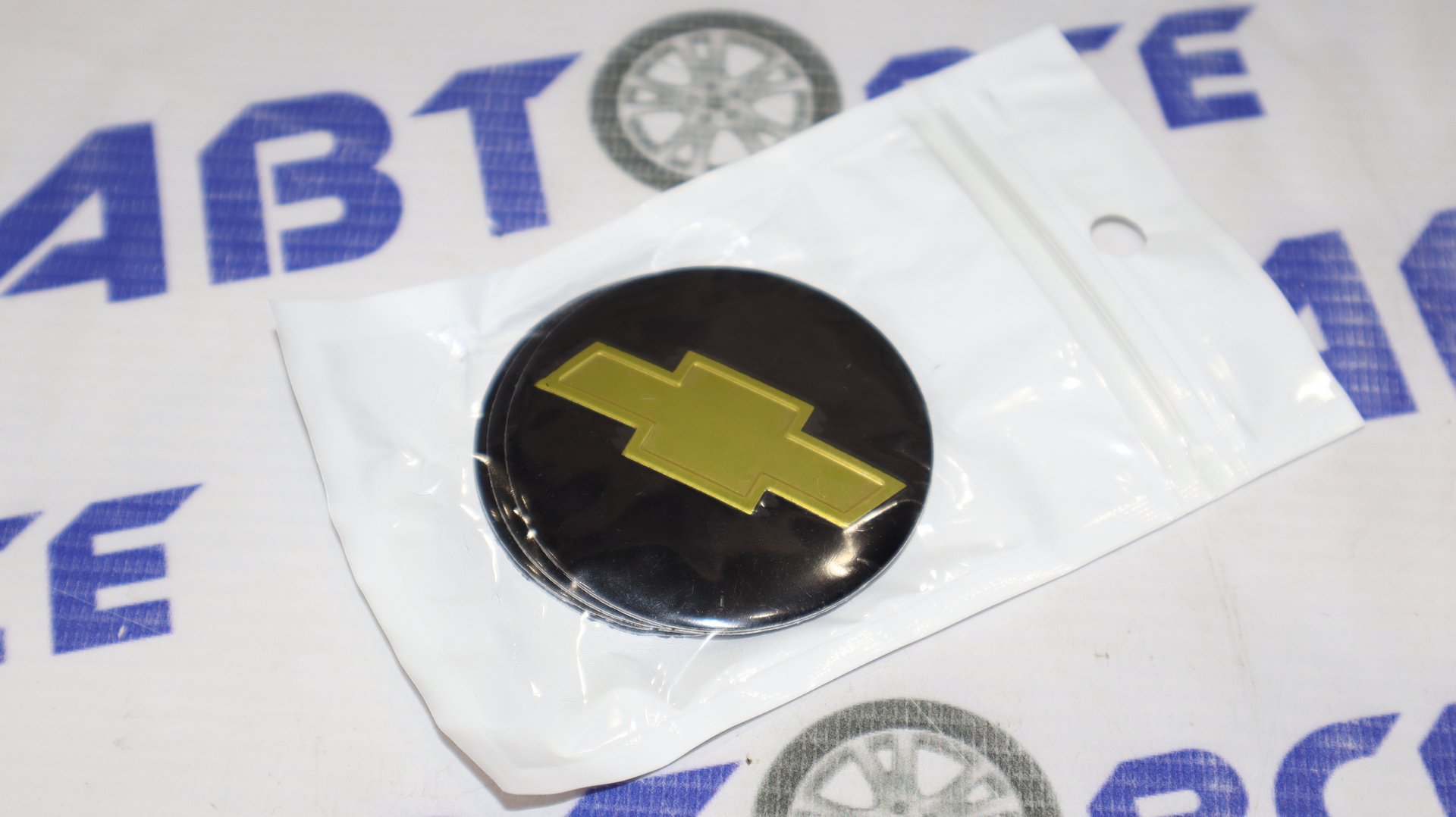 Наклейка эмблема на диски (металл) CHEVROLET черный-золотой 4шт Самара