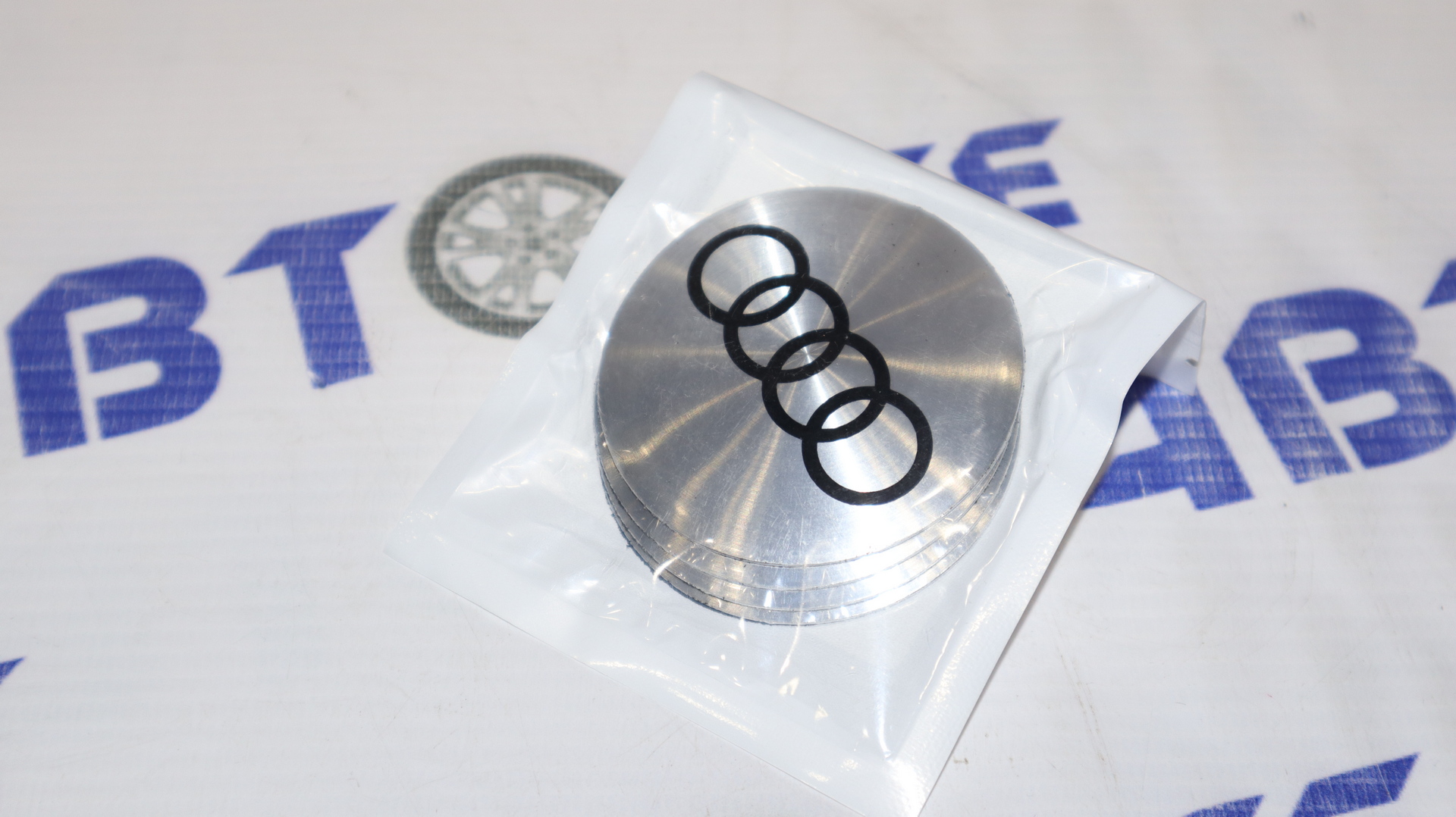 Наклейка эмблема на диски (полусфера) AUDI серебряный 4шт Самара